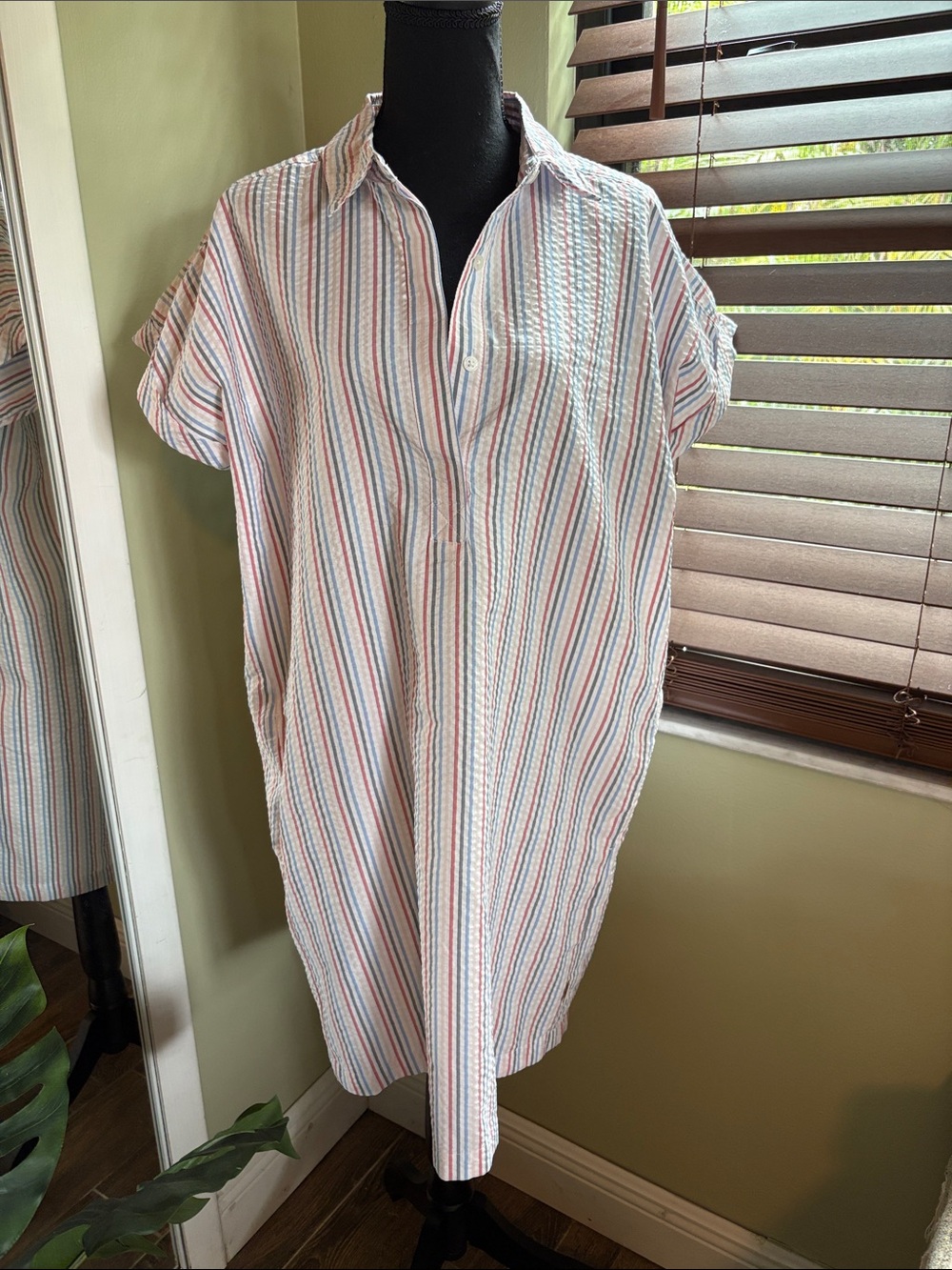 Short-Sleeve Striped seersucker beach dress White with Blue & Red Stripes